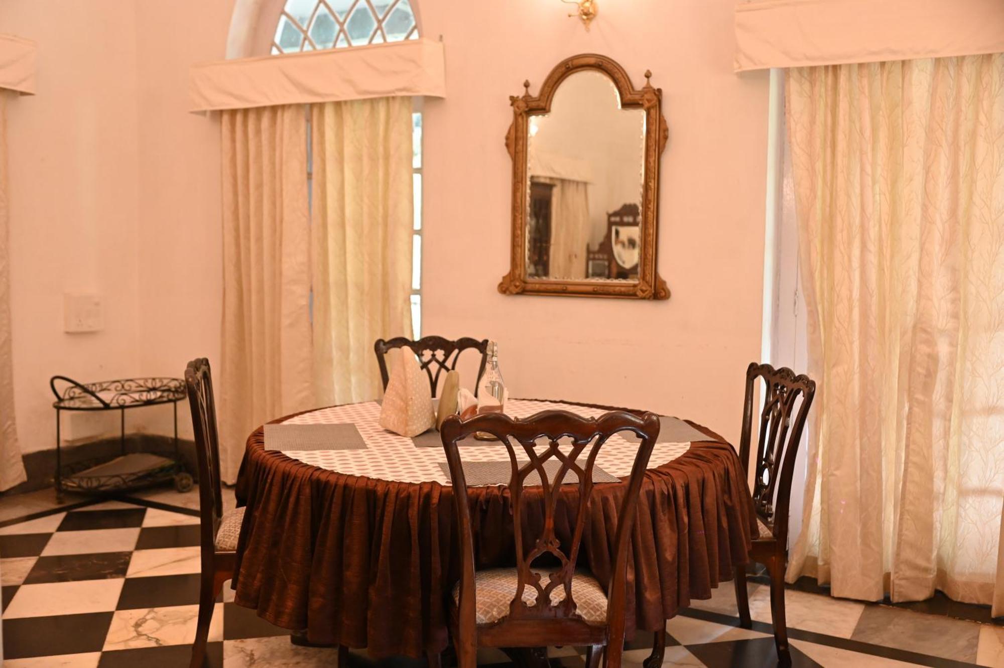 מלון Jorhāt Thengal Manor מראה חיצוני תמונה